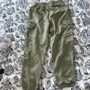 Cargo pants hardly worn